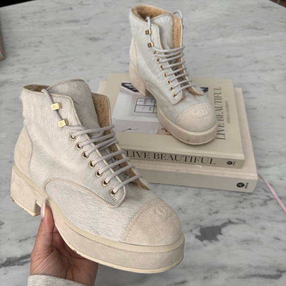 Chanel Pony Hair Ankle Boot Shearling Lace Up 38 1/2 Virginie Viard 2022 F/W - Picture 2 of 13